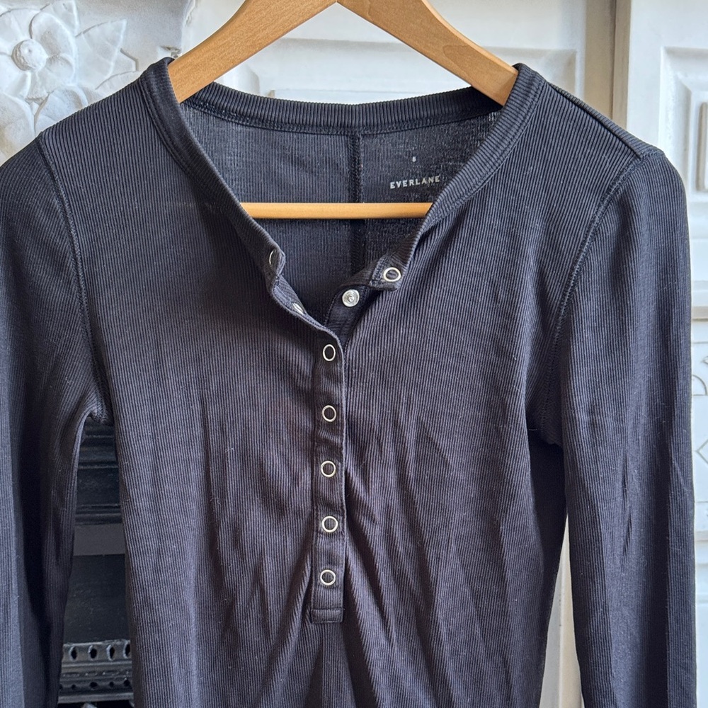 Everlane L/S Ribbed Henley - Picture 2 of 9